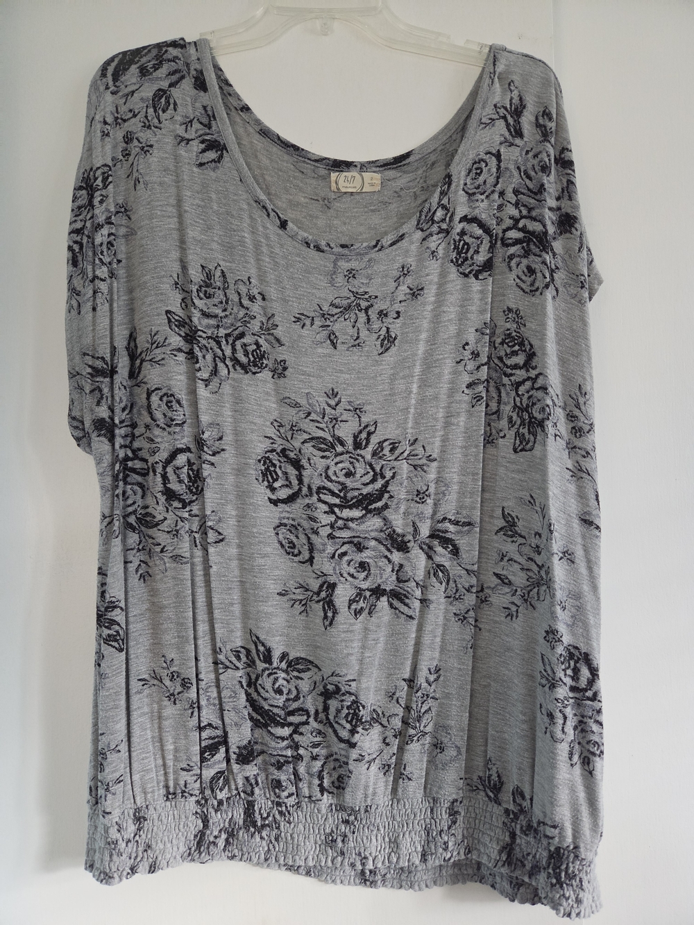 Maurices 24/7 Floral Scoop Neck Women's Top - Gray Size 2